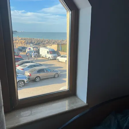 Karina Beachfront Pensiune *