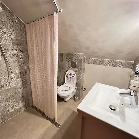 Karina Beachfront Pensiune *
